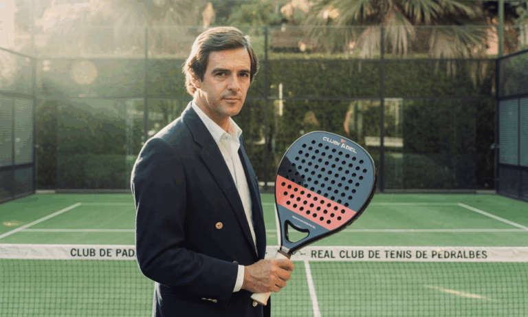 découvrez l'origine passionnante du padel, ce sport de raquette en plein essor. plongez dans l'histoire de sa véritable invention et des personnalités clés qui ont marqué son développement. une exploration enrichissante pour les amateurs de sport et d'histoire!