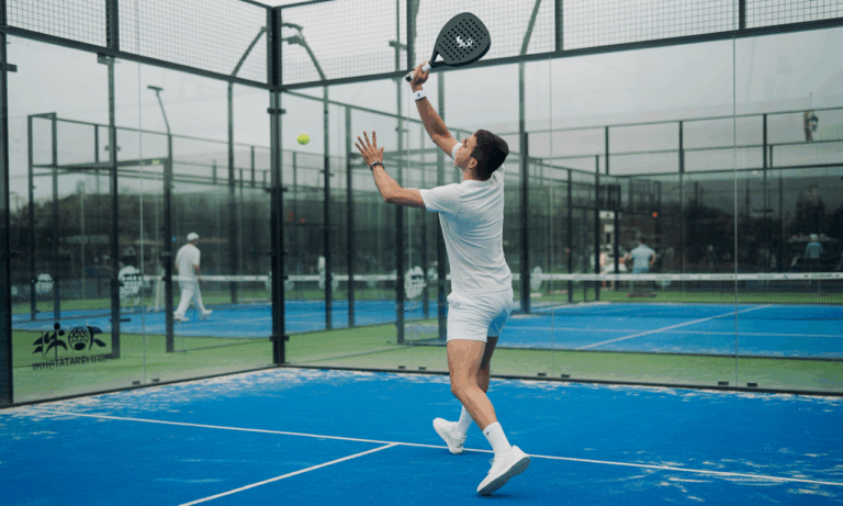 découvrez le lob padel, un coup essentiel pour surprendre vos adversaires sur le court. apprenez à maîtriser cette technique stratégique et à savoir quand l'utiliser pour prendre l'avantage dans vos matchs. optimisez votre jeu avec nos conseils pratiques.