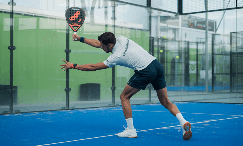 découvrez dans notre article 'par 4 padel : explication d’un smash de pro' les techniques et astuces pour maîtriser cet incontournable coup du padel. apprenez à exécuter un smash puissant et précis, comme un professionnel, pour dominer le terrain et surprendre vos adversaires. idéal pour les joueurs de tous niveaux souhaitant améliorer leur jeu.
