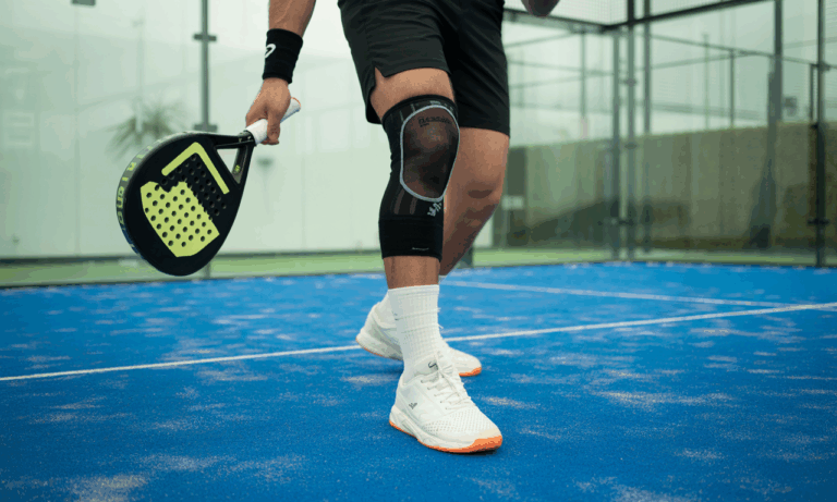 découvrez quand il est recommandé d'utiliser une genouillère au padel pour prévenir les blessures, améliorer votre confort et optimiser vos performances sur le terrain.