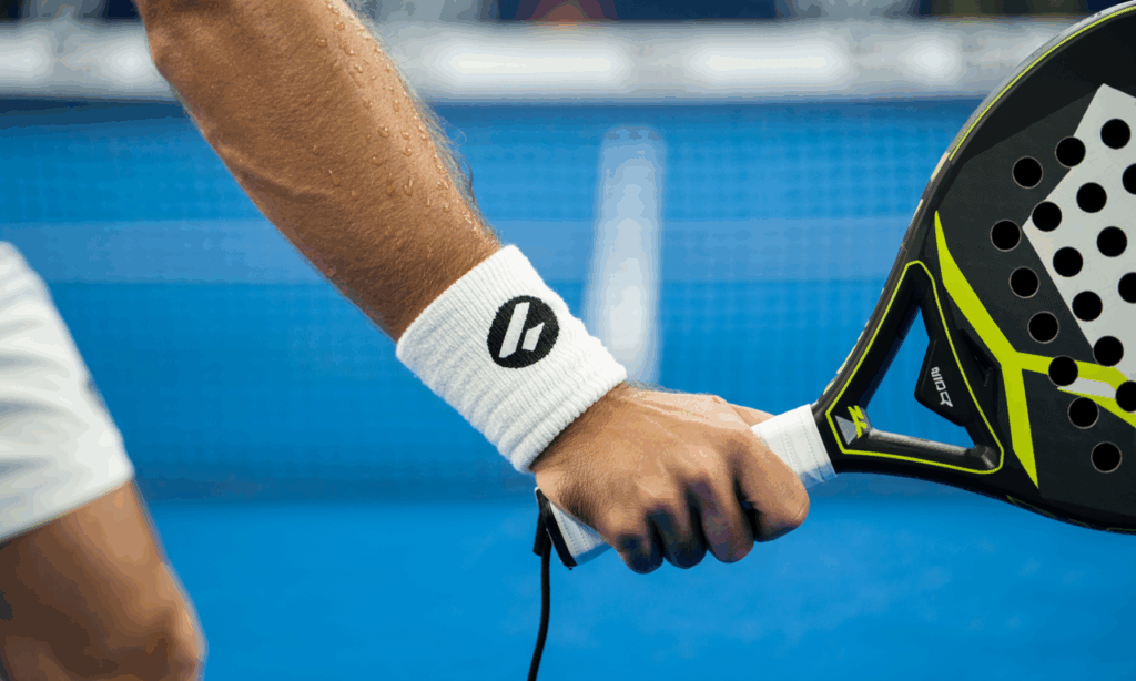 découvrez l’utilité du poignet anti-transpiration au padel : améliorez votre confort de jeu, gardez les mains sèches et optimisez vos performances sur le court grâce à cet accessoire indispensable.